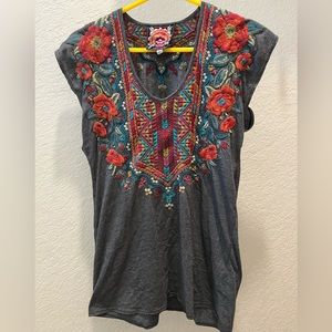 Johnny Was Soft Embroidered Shirt Size Small Short Sleeves Ornelia